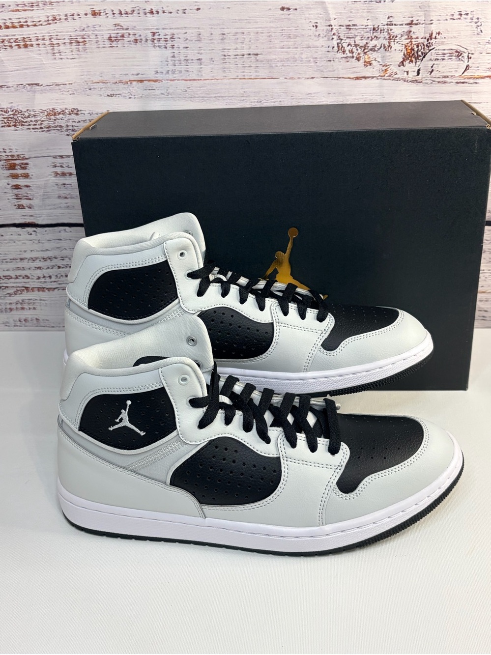 New Jordan Men’s Mid-Top Basketball Sneakers - Black/White Size 10.5